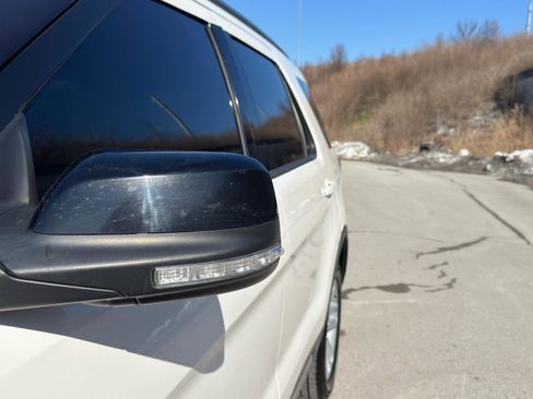 Used 2016 Ford Explorer XLT image 12