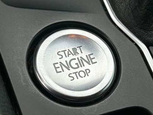 Used 2019 Volkswagen Atlas SE w/ Towing Package image 17