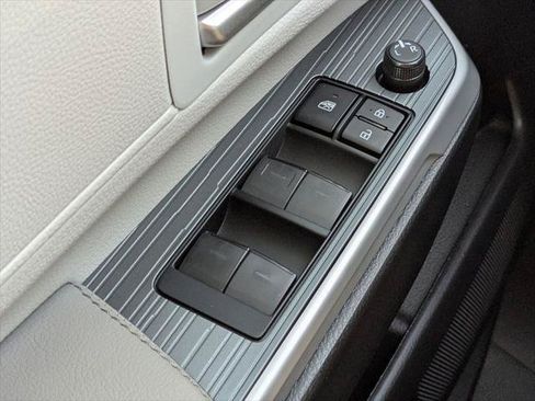Certified 2026 Toyota Sienna XLE FWD image 25