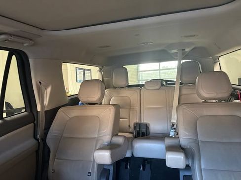 Used 2024 Lincoln Navigator L Reserve AWD/4WD image 7