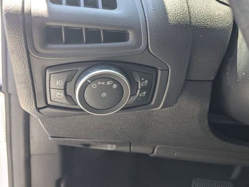 Used 2018 Ford Focus SEL FWD image 12
