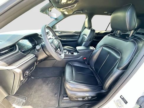 Used 2025 Jeep Grand Cherokee Limited AWD/4WD image 21