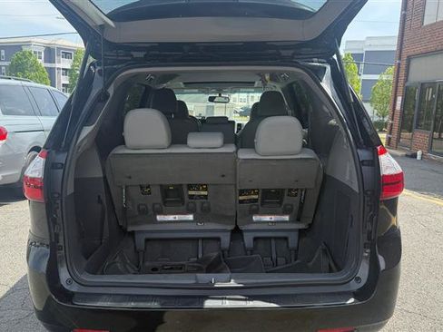 Used 2017 Toyota Sienna XLE image 20