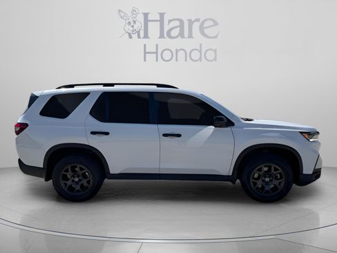 Certified 2024 Honda Pilot TrailSport image 6