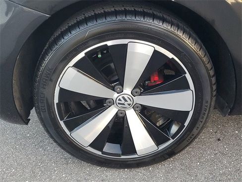 Used 2013 Volkswagen Beetle 2.0T image 5