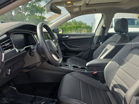 Used 2022 Volkswagen Jetta SE w/ Panoramic Sunroof Package FWD image 24