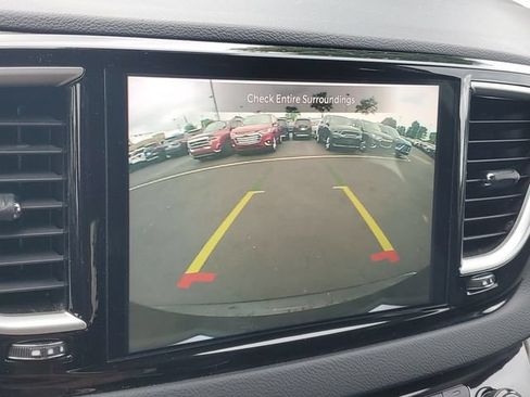Used 2023 Chrysler Pacifica Touring-L FWD image 26