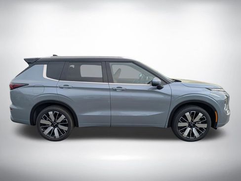 New 2026 Mitsubishi Outlander SEL FWD image 2
