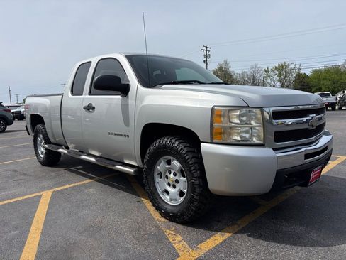 Used 2011 Chevrolet Silverado 1500 LT AWD/4WD image 4