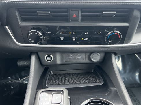 Used 2023 Nissan Rogue S image 19