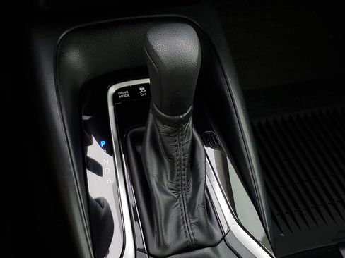 Used 2025 Toyota Corolla LE w/ Convenience Package image 28