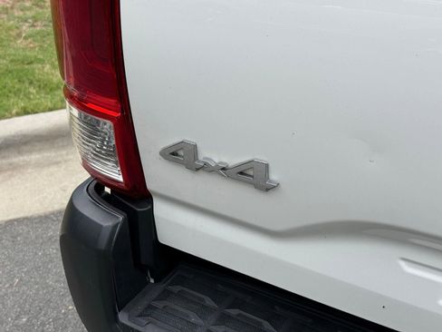 Used 2021 Toyota Tacoma SR AWD/4WD image 11