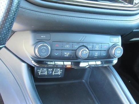 Used 2022 Dodge Durango SXT image 22