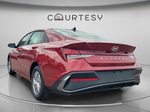 New 2026 Hyundai Elantra SE FWD image 4