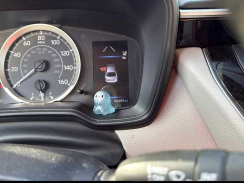 Used 2022 Toyota Corolla LE image 4