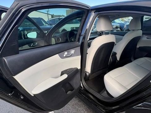 Certified 2023 Kia Forte LXS w/ LXS Technology Package image 8