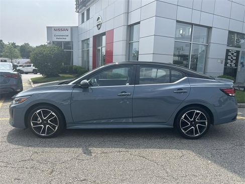 Certified 2024 Nissan Sentra SR w/ SR Premium Package image 5