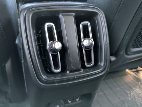 Used 2024 Volvo XC40 Recharge Ultimate w/ Protection Package Premier image 32