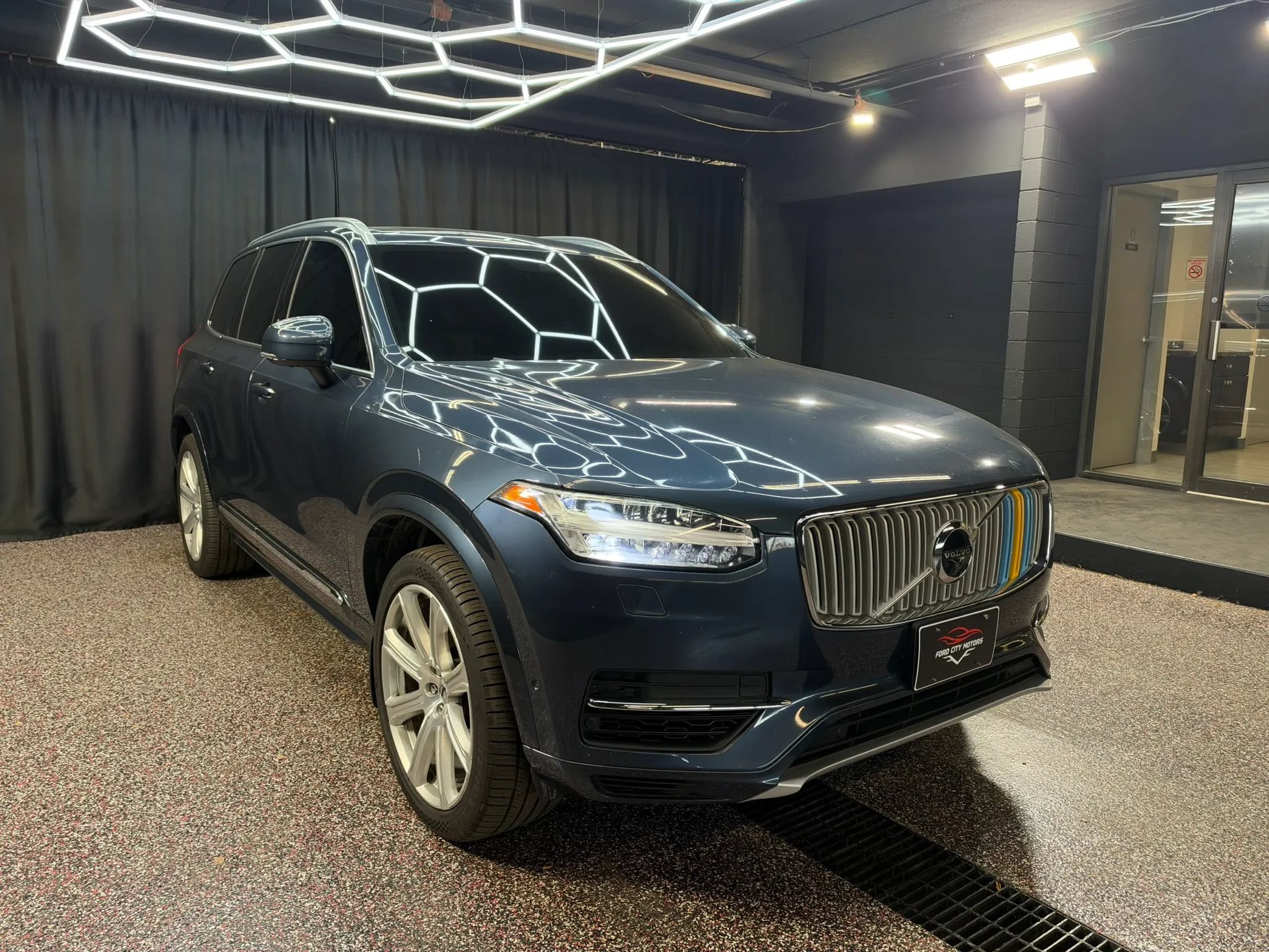 Used 2018 Volvo XC90 T8 Inscription w/ Convenience Package AWD/4WD image 9