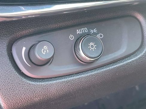 Used 2025 Buick Envista Sport Touring w/ Convenience I Package FWD image 19