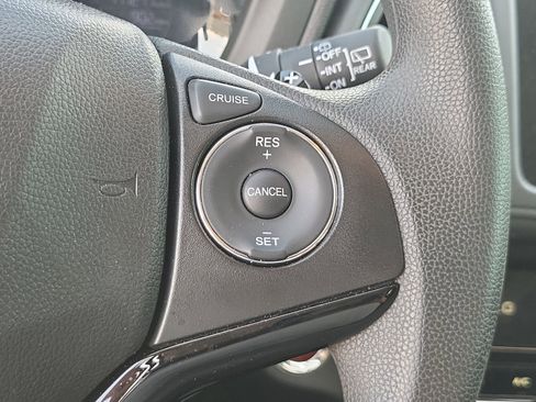 Used 2018 Honda HR-V EX image 10