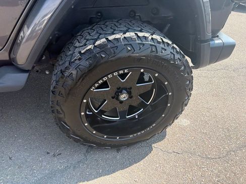 Used 2019 Jeep Wrangler Unlimited Sahara AWD/4WD image 30
