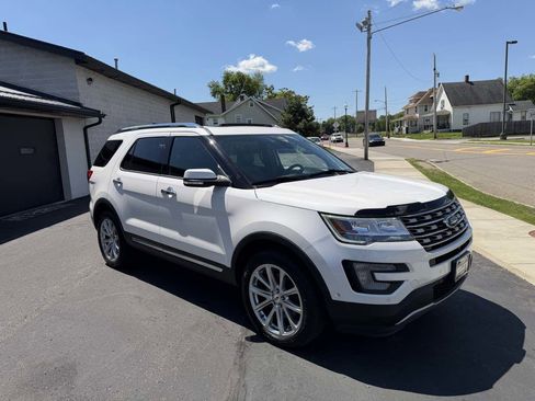 Used 2017 Ford Explorer Limited w/ Equipment Group 301A AWD/4WD image 6