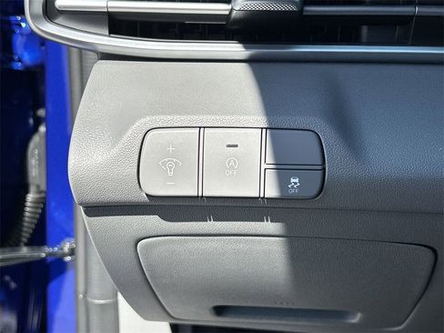 New 2025 Hyundai Elantra SE image 24