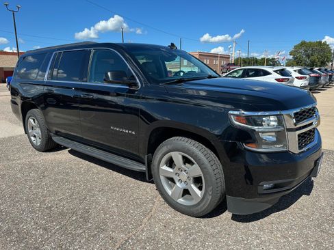 Used 2020 Chevrolet Suburban LT w/ Luxury Package AWD/4WD image 8