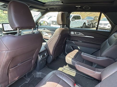Certified 2025 Ford Explorer Platinum w/ LUX Leather Package AWD/4WD image 30