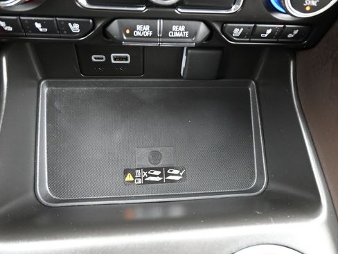 Certified 2024 GMC Yukon SLT w/ SLT Luxury Package image 18