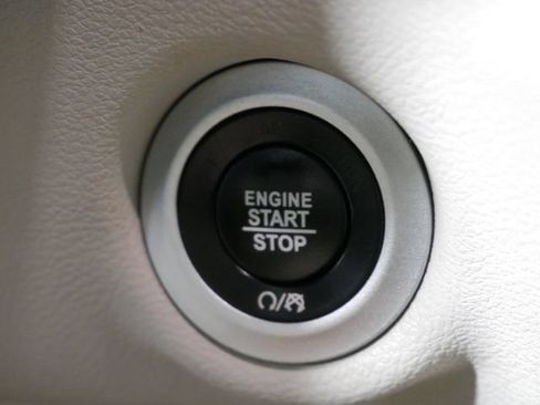 Used 2020 Chrysler Pacifica Touring-L Plus FWD image 27