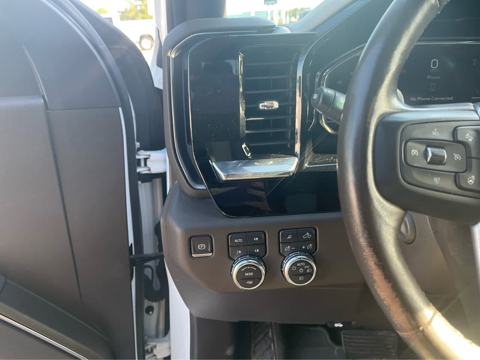 Used 2022 GMC Sierra 1500 SLT w/ SLT Premium Plus Package AWD/4WD image 18