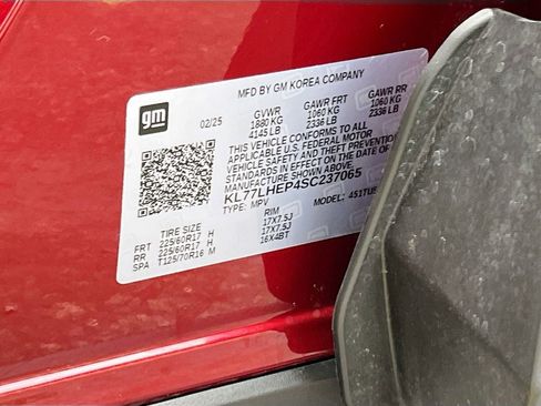 Used 2025 Chevrolet Trax LT w/ LT Convenience Package FWD image 29