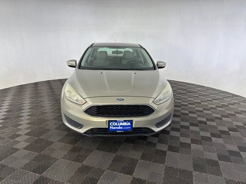 Used 2016 Ford Focus SE w/ SE Power Seat Package FWD image 2