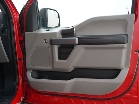 Used 2015 Ford F150 XLT AWD/4WD image 9