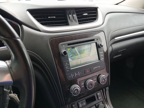 Used 2015 Chevrolet Traverse LT image 12