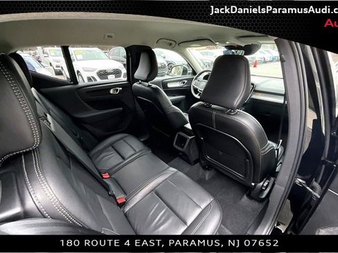Used 2022 Volvo XC40 T5 Momentum image 26