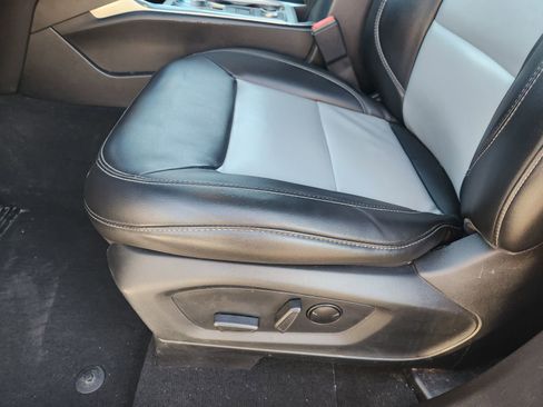 Used 2022 Ford Explorer XLT w/ Equipment Group 202A image 28