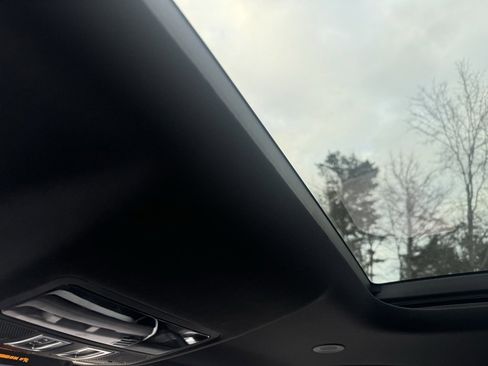 Used 2023 Land Rover Defender 110 X-Dynamic SE image 31