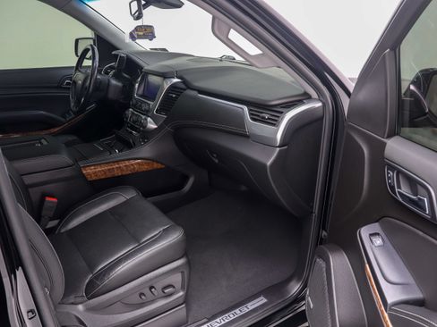 Used 2020 Chevrolet Suburban Premier AWD/4WD image 16