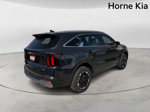 New 2025 Kia Sorento S image 4