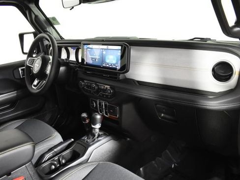 Used 2025 Jeep Wrangler Unlimited Sahara w/ Safety Group AWD/4WD image 36