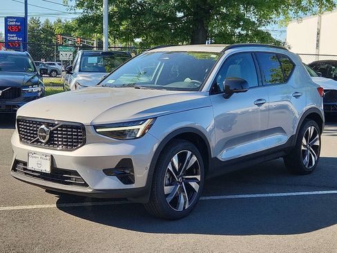 Certified 2023 Volvo XC40 B5 Plus w/ Protection Package Premier AWD/4WD image 3