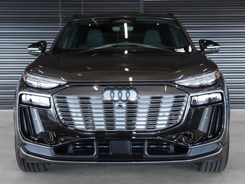 New 2025 Audi SQ6 e-tron Premium Plus image 9