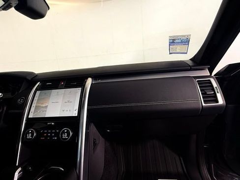 Certified 2025 Land Rover Discovery Dynamic SE AWD/4WD image 48