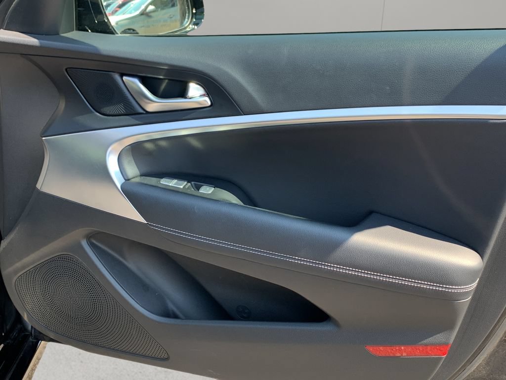Certified 2026 Genesis G70 2.5T RWD image 33