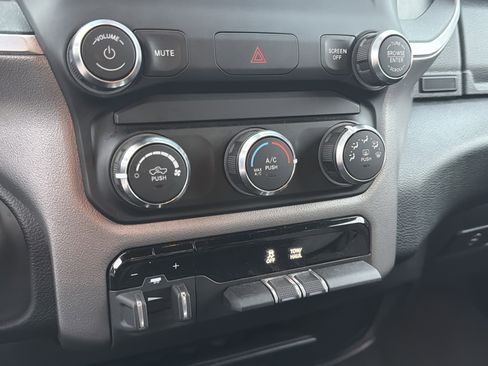 Used 2024 RAM 2500 Big Horn w/ Bed Utility Group image 31