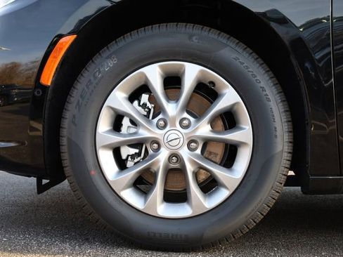 New 2026 Chrysler Pacifica Limited image 6