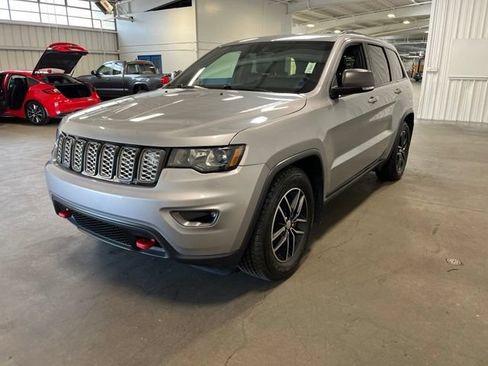 Used 2018 Jeep Grand Cherokee Trailhawk AWD/4WD image 7